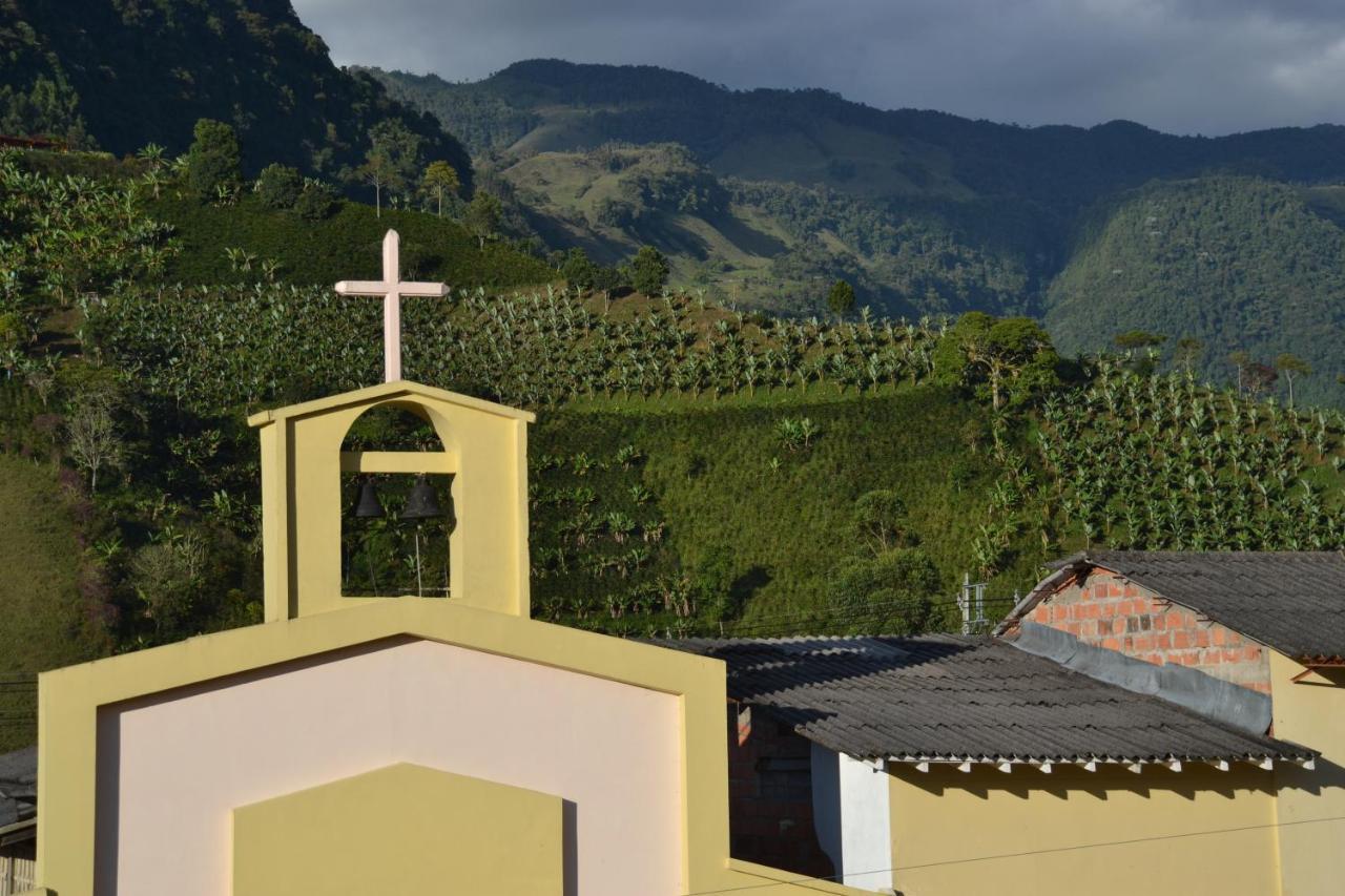 Hostal Naty Luna Jardín Exterior foto